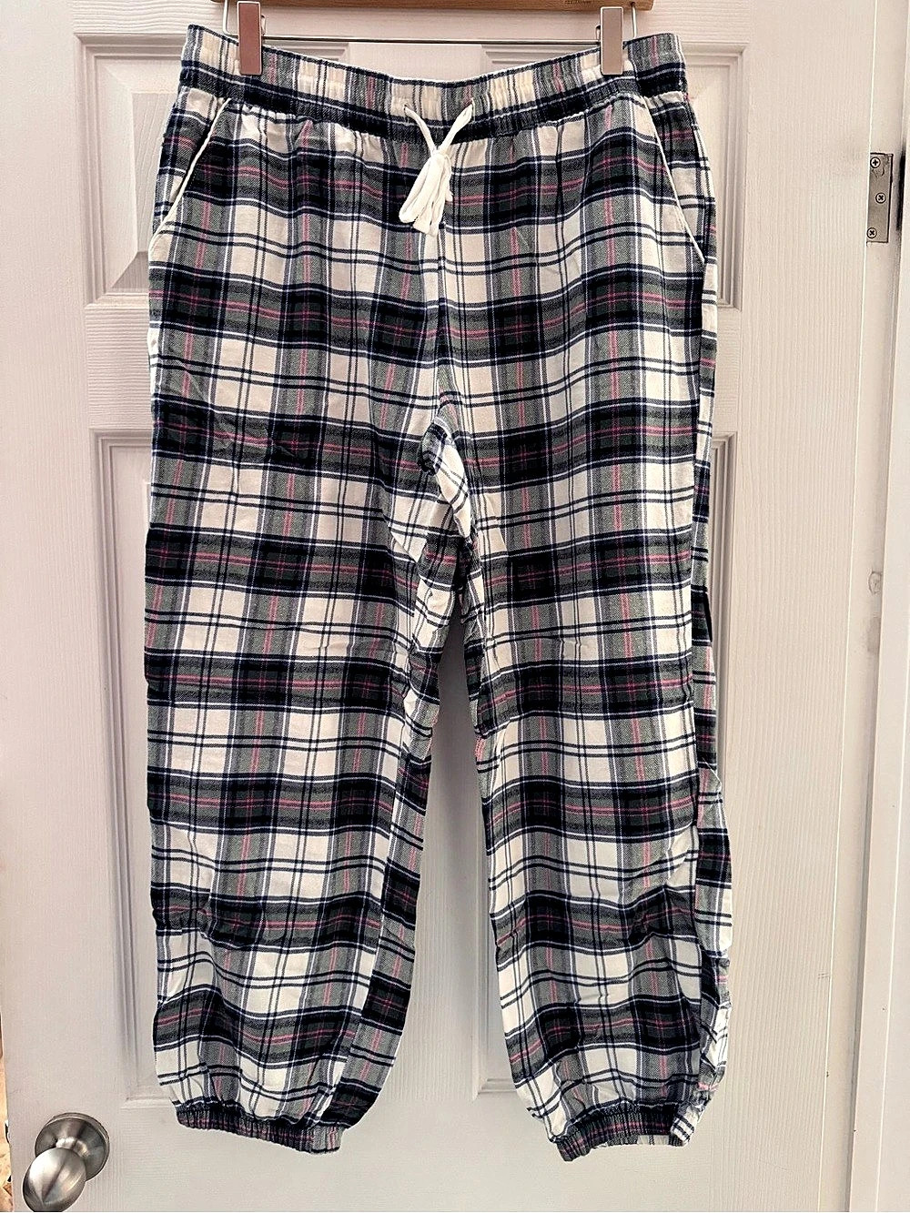 GapBody Plaid Jogger Pajama Bottoms in Blue & Red